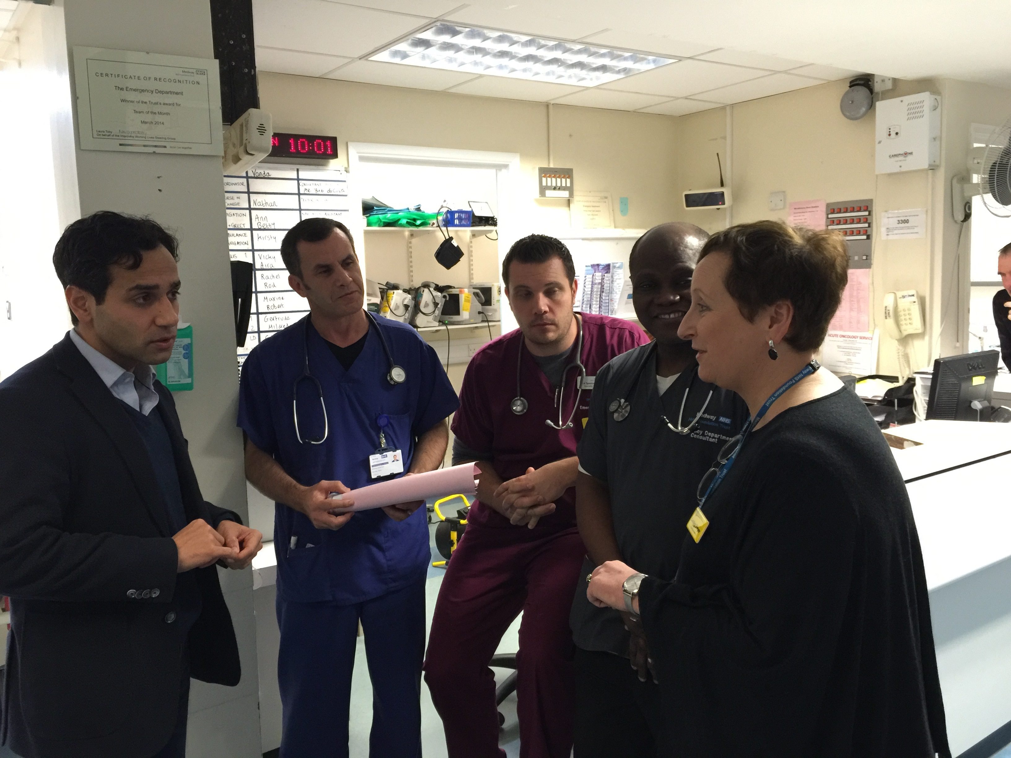 Rehman visits Medway Hospital wards | Rehman Chishti